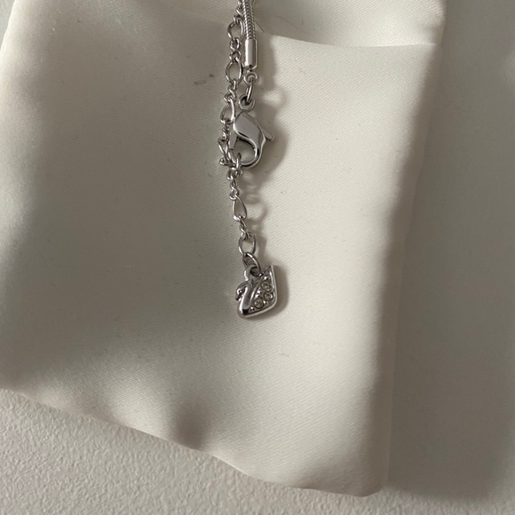 LIKE NEW - Swarovski pearl shaped beveled tear drop crystal necklace - Picture 5 of 5